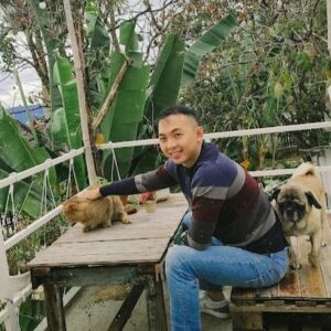 Huy Nguyễn bên chú chó yêu thích